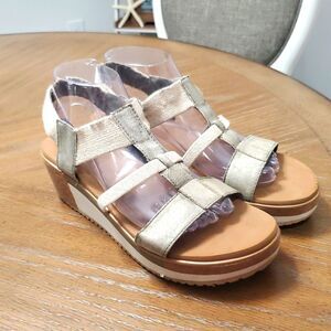 Yellowbox Platform Leather Green/ beige stacked wedge sandal 8.5